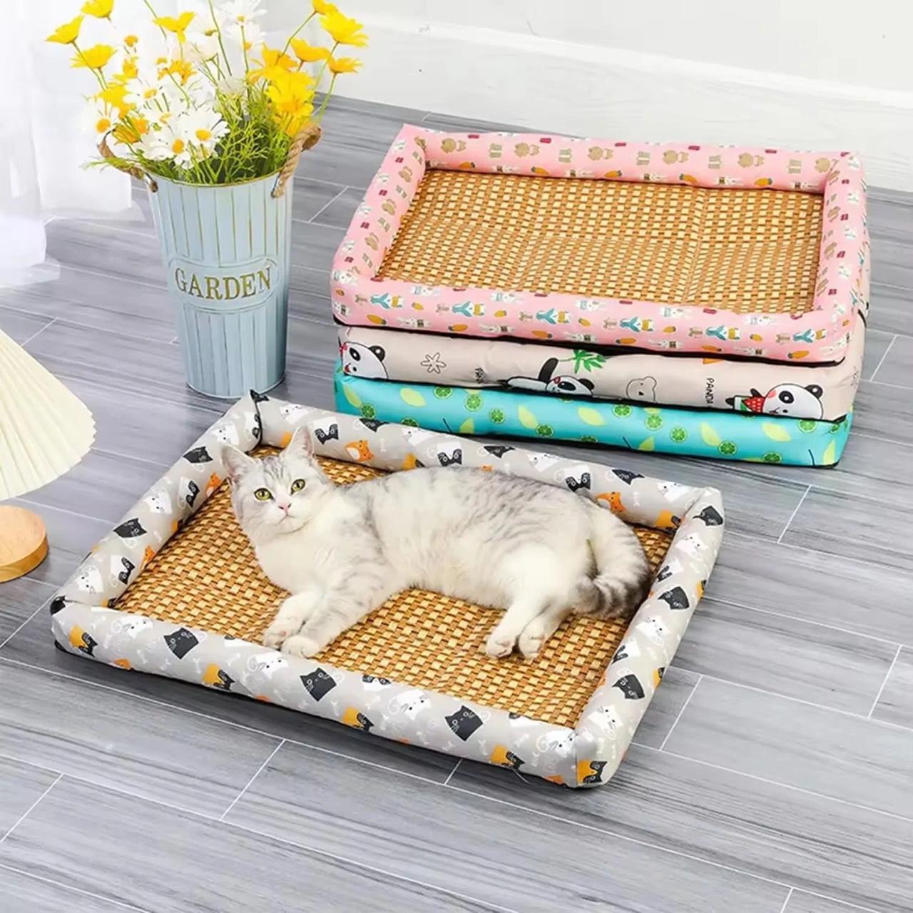 Sophisticated Washable Linen Pet Sleeping Bed with Bamboo Mat
